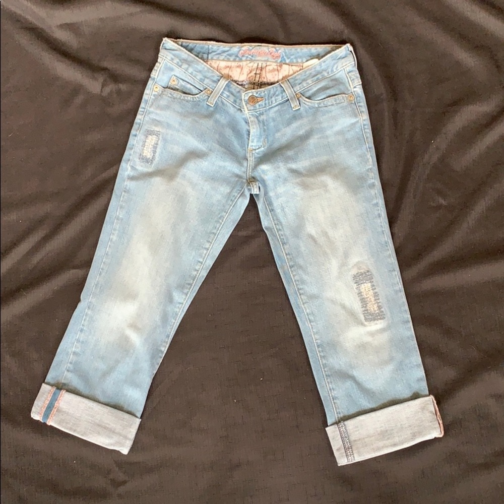 American Eagle Light Wash Low Rise Capris